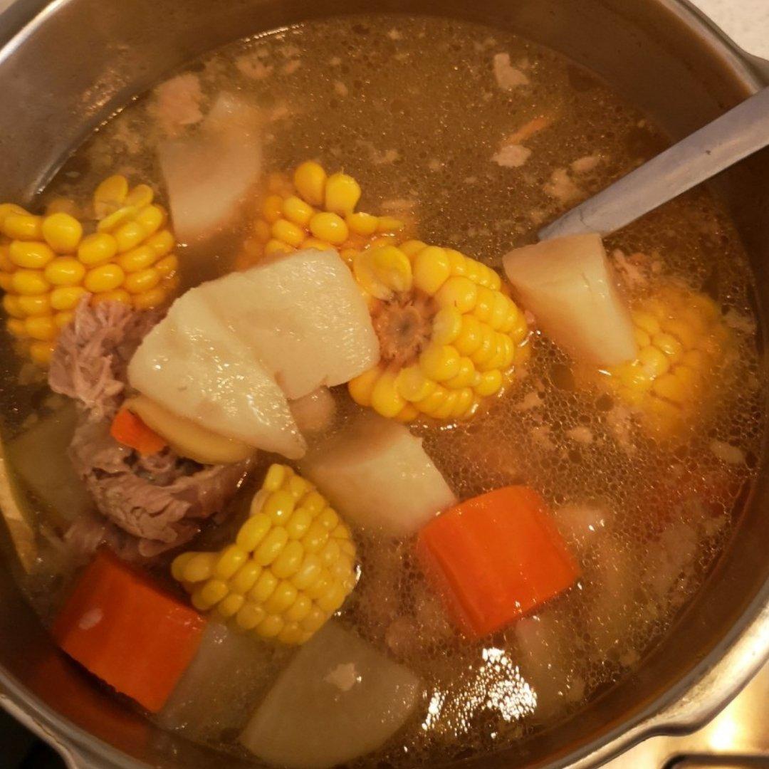 一号驯兽师做的玉米排骨汤