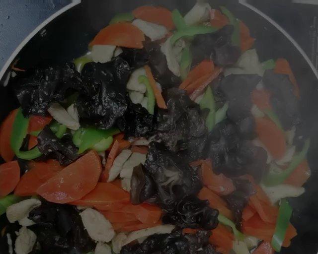 木耳胡萝卜炒肉