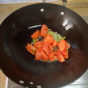 西红柿炒大头菜（甘蓝）的做法 步骤3