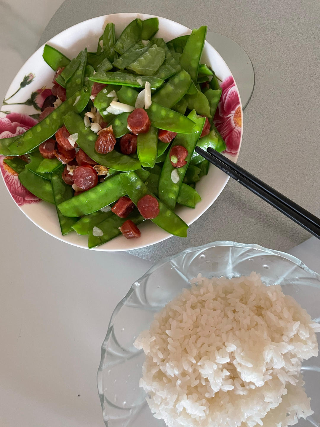 无比简单的荷兰豆炒腊肠，营养又好吃～！