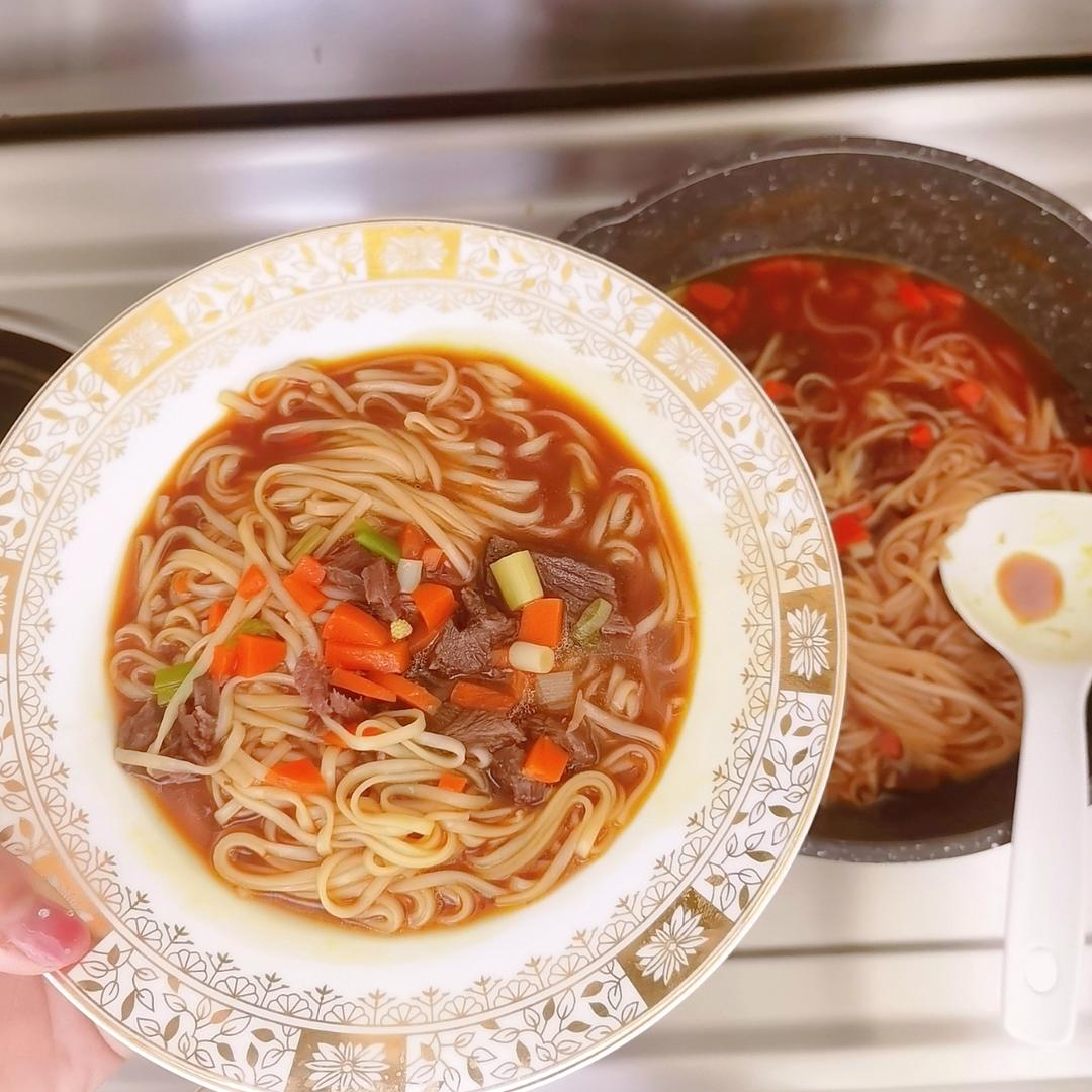 小朋友“光盘”的牛肉面
