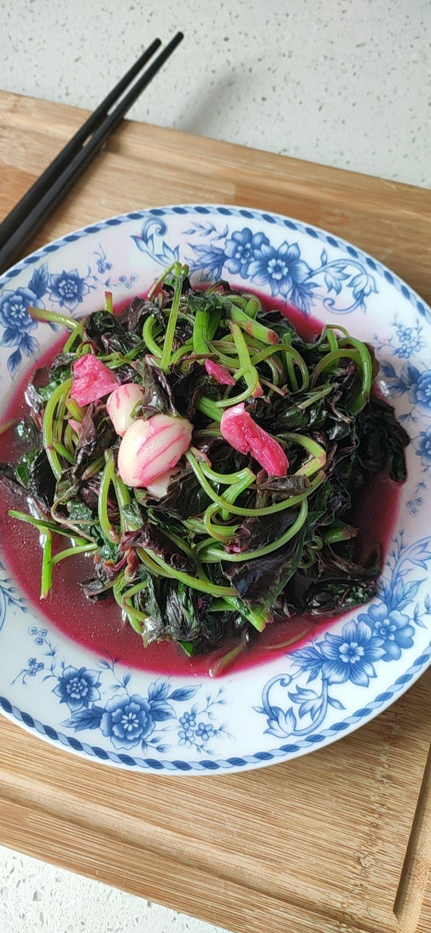 爱做饭的俩宝妈麻做的清炒红苋菜简单菜也有窍门一看就明白