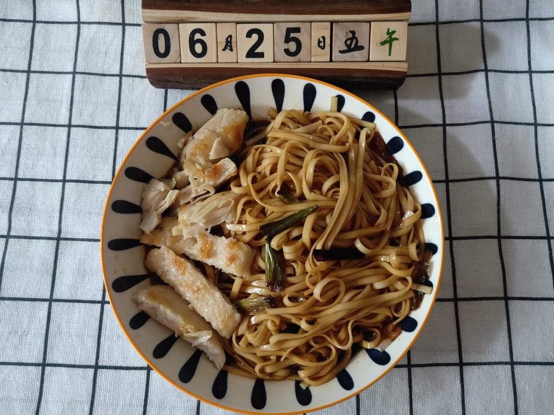 葱油拌面 每个人的心中都有一碗葱油面 经典又快手