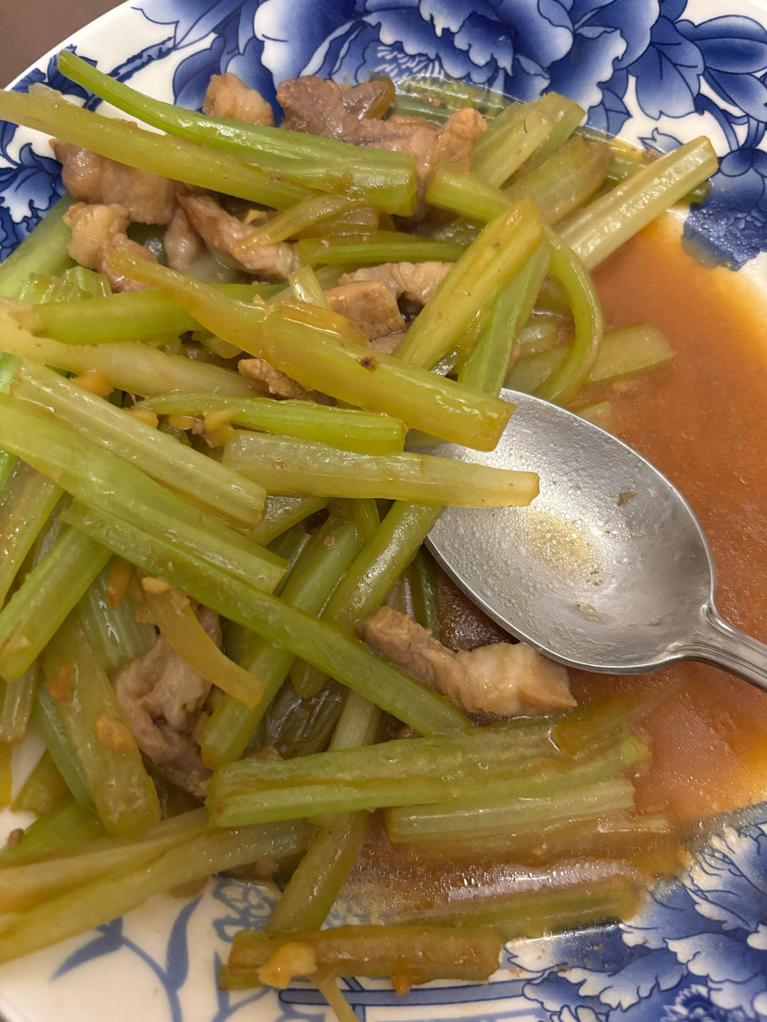芹菜炒肉