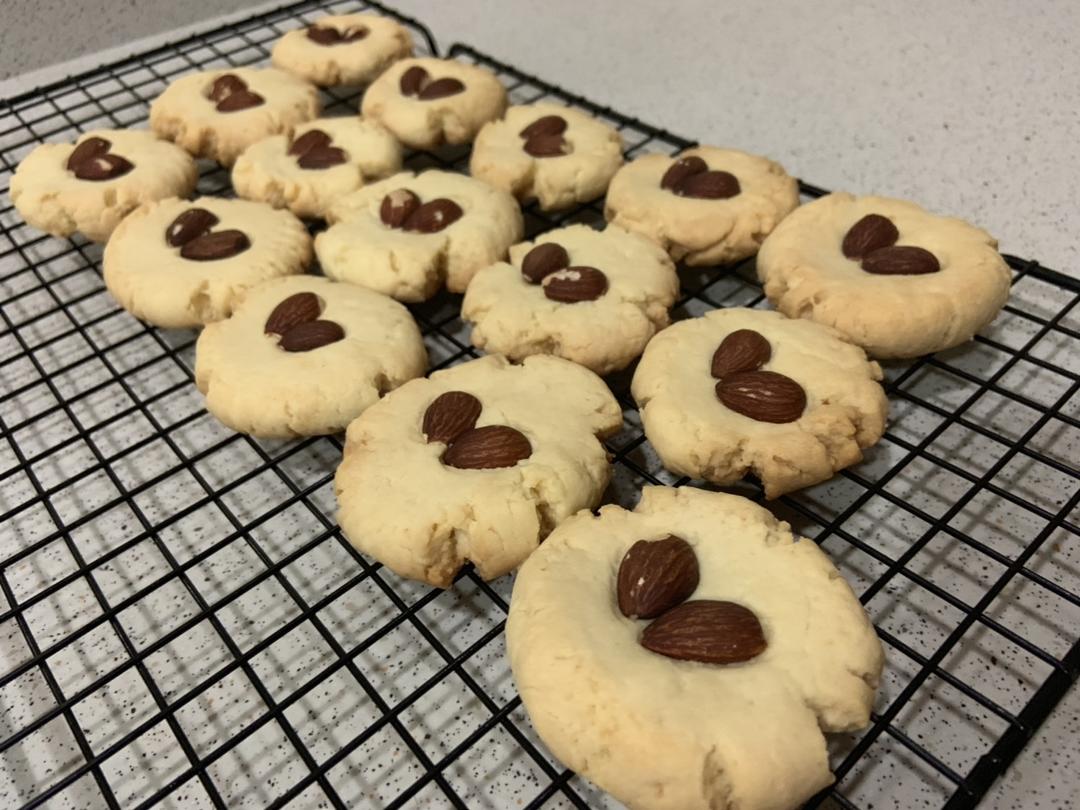 30分钟就能搞定的酥脆杏仁曲奇