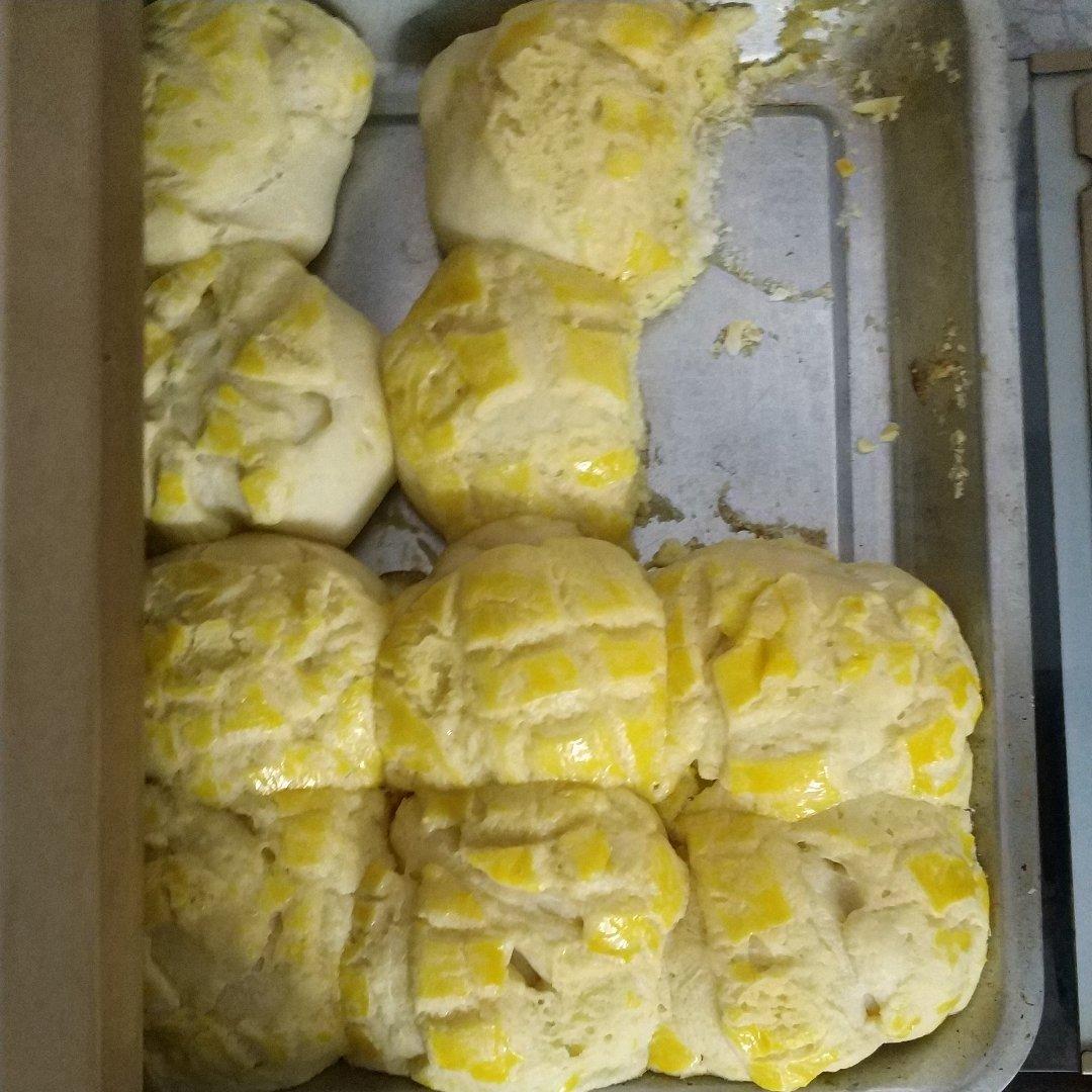 好吃到炸裂的港式菠萝包（附带制作酥皮的小视频）