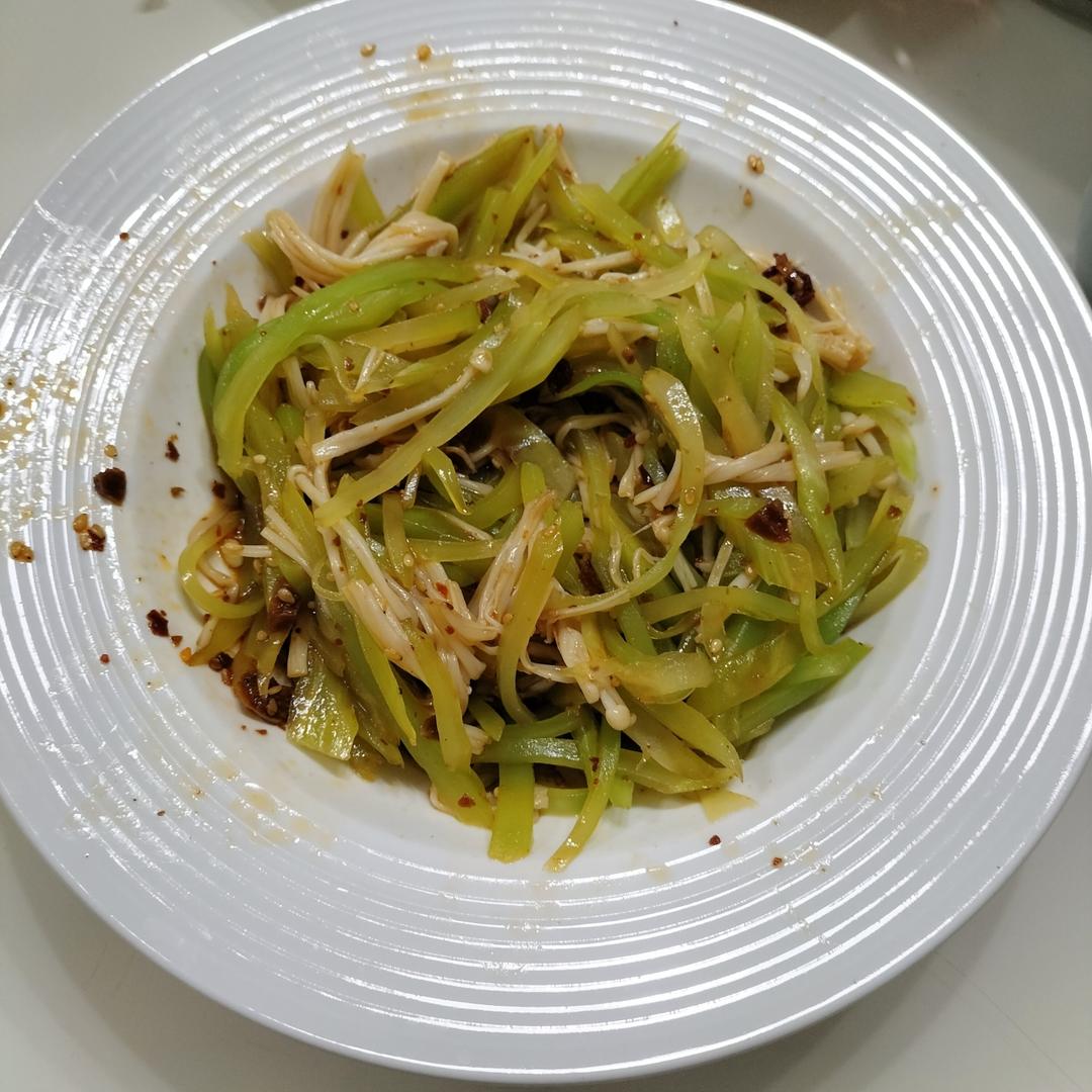 10分钟搞定的快手凉拌菜，清脆爽口的凉拌莴笋丝