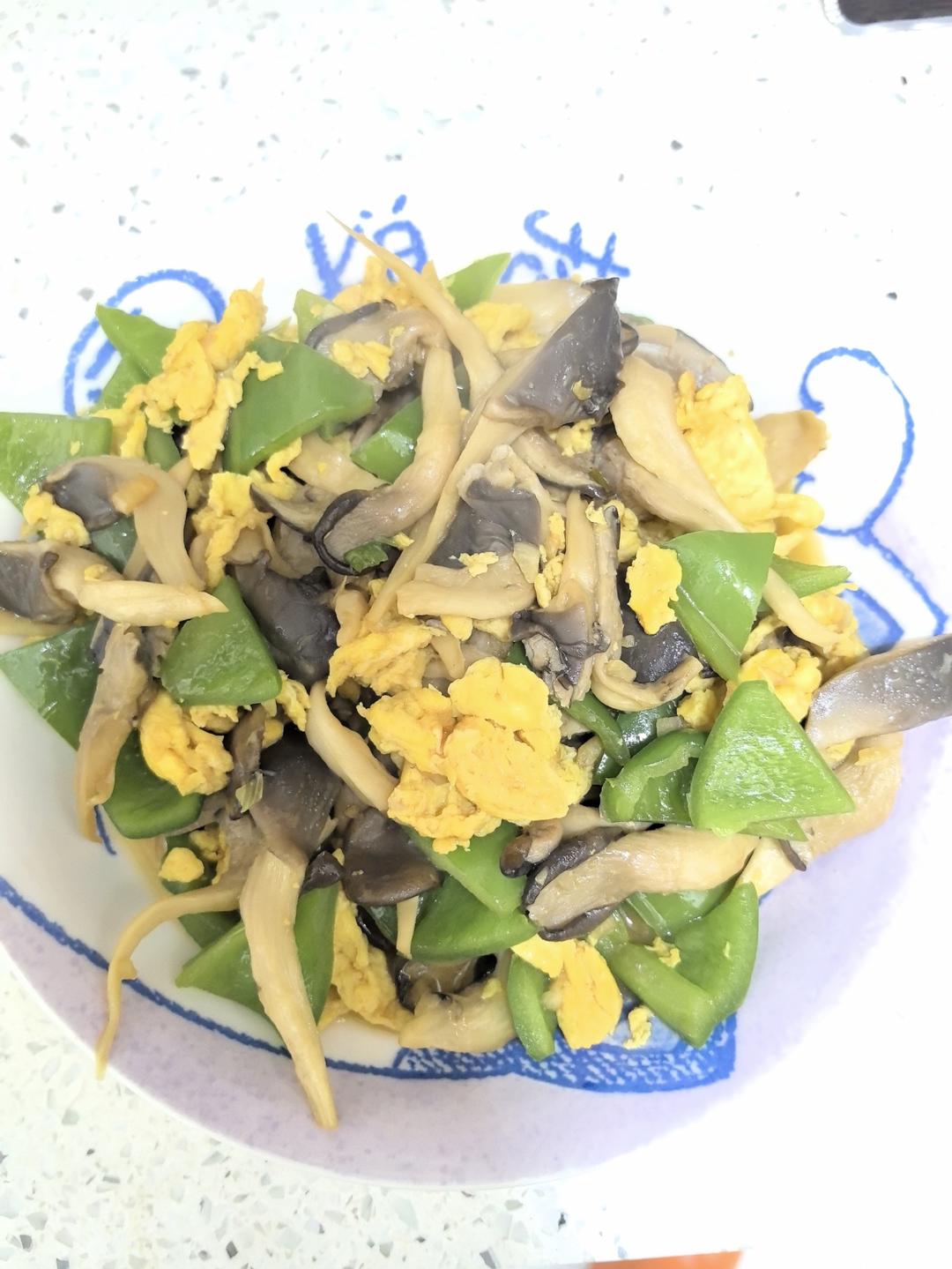 平菇青椒炒鸡蛋 好吃又营养的超快手家常菜