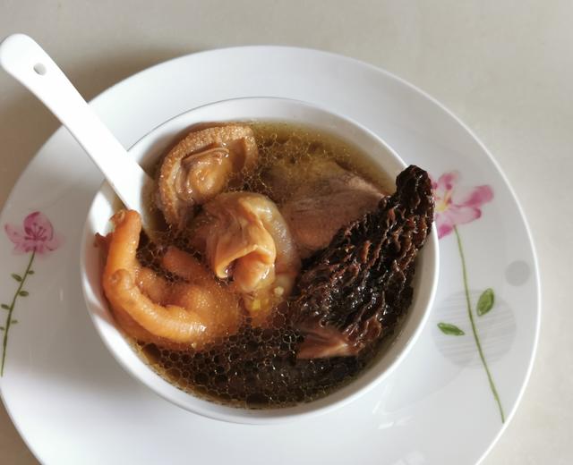 羊肚菌花胶猪展汤的做法