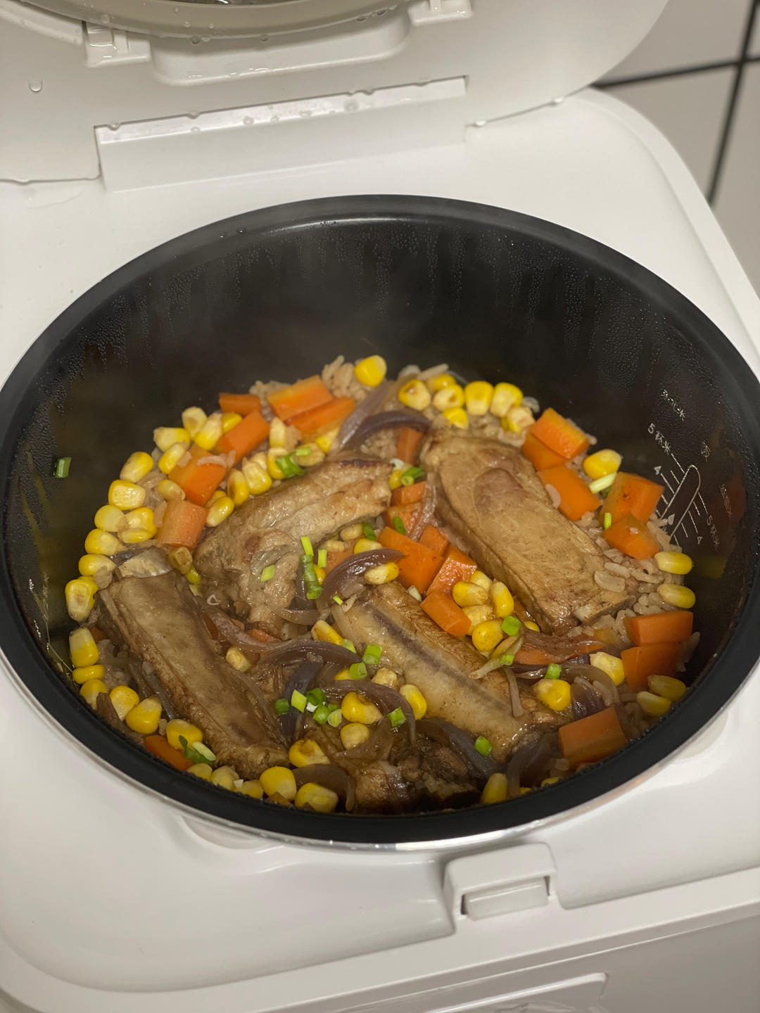 【排骨焖饭】