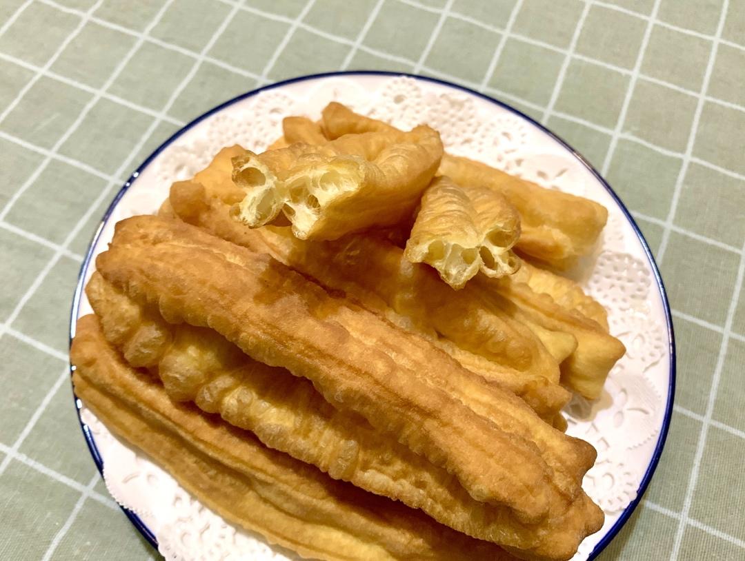 金黄酥脆大油条