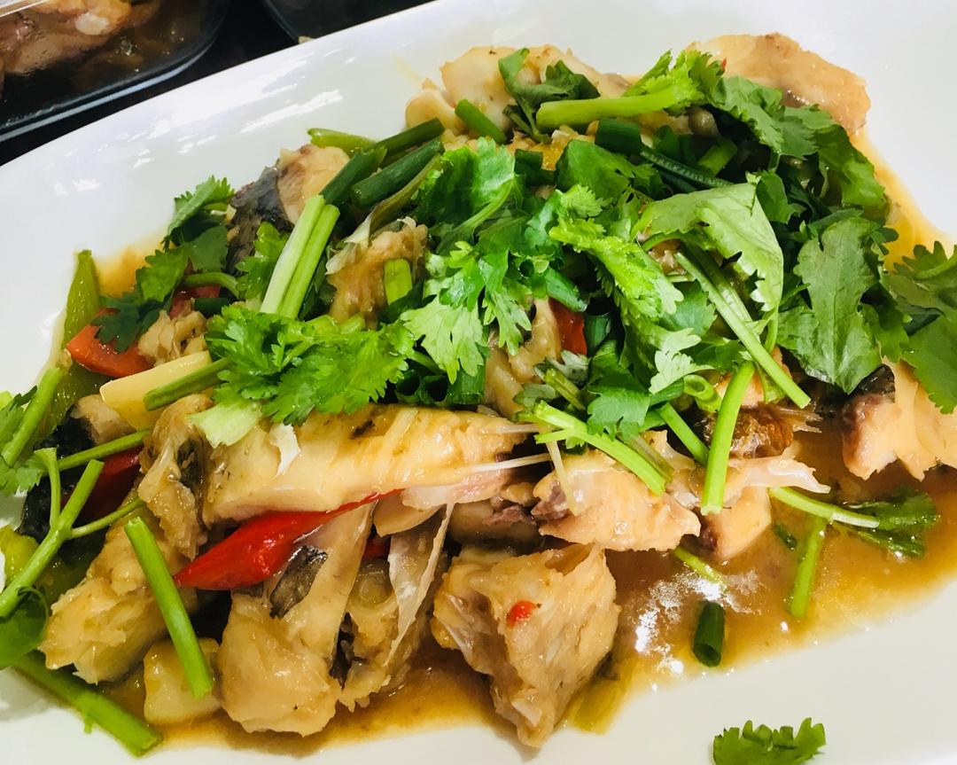 大头鱼两吃の中餐厅张亮版焖鱼头