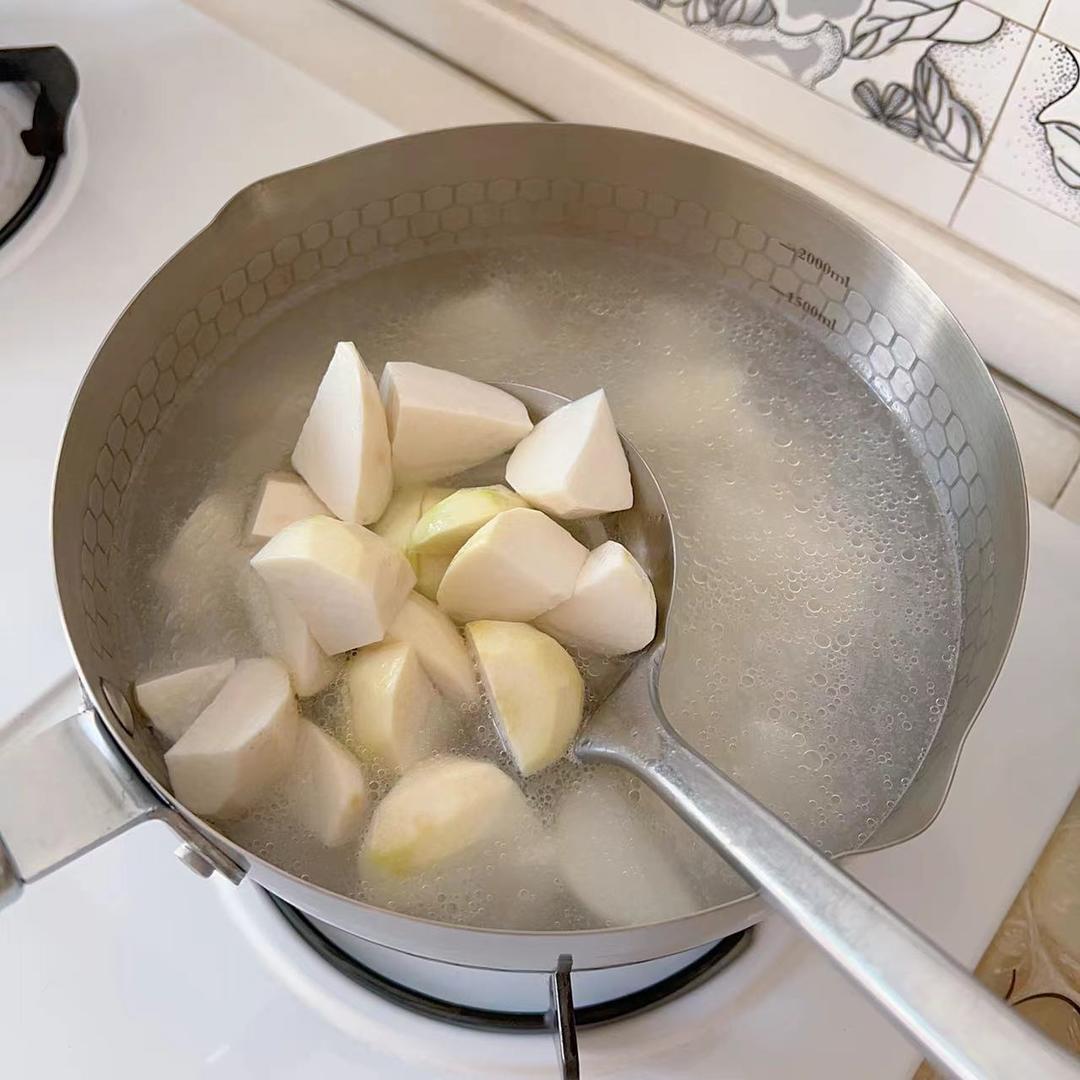 封缸肉烧毛豆芋艿的做法 步骤2