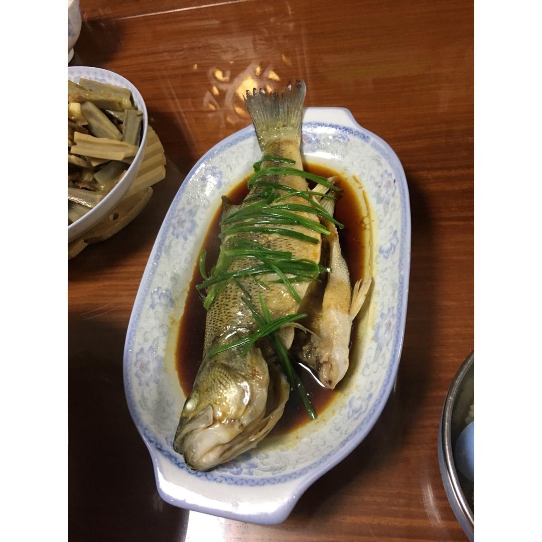 蒸鲈鱼