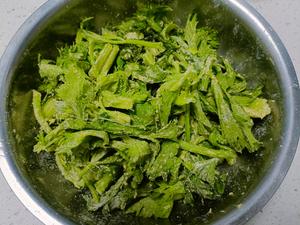 低脂蒸芹菜叶的做法 步骤3