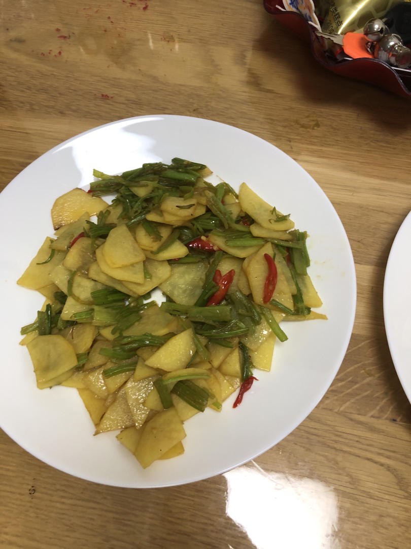 芹菜素炒土豆丝