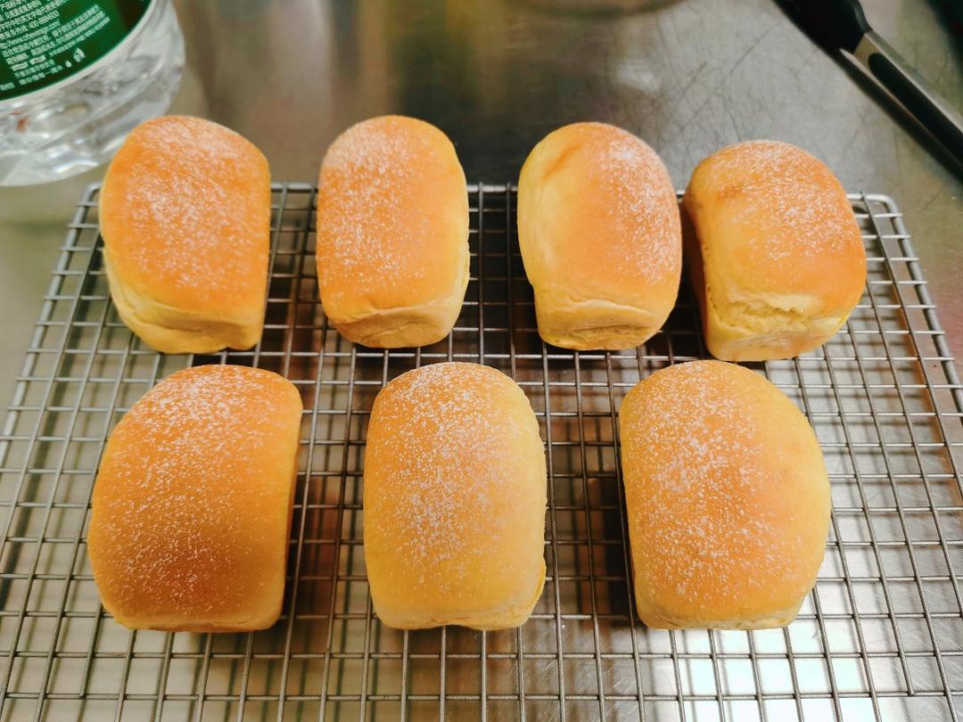 吃完还想吃的牛奶炼乳面包，💯软爆面包界