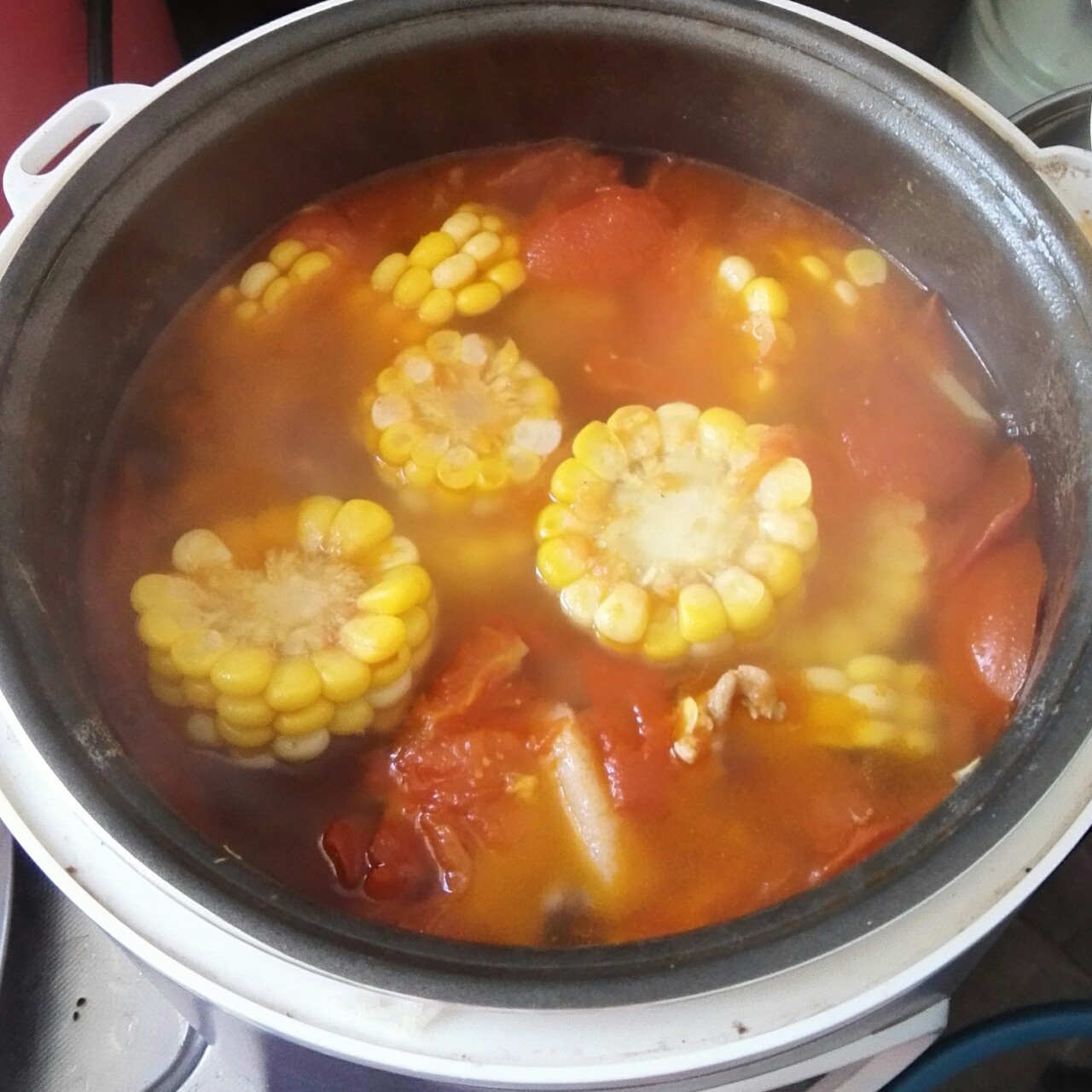 番茄土豆玉米排骨汤