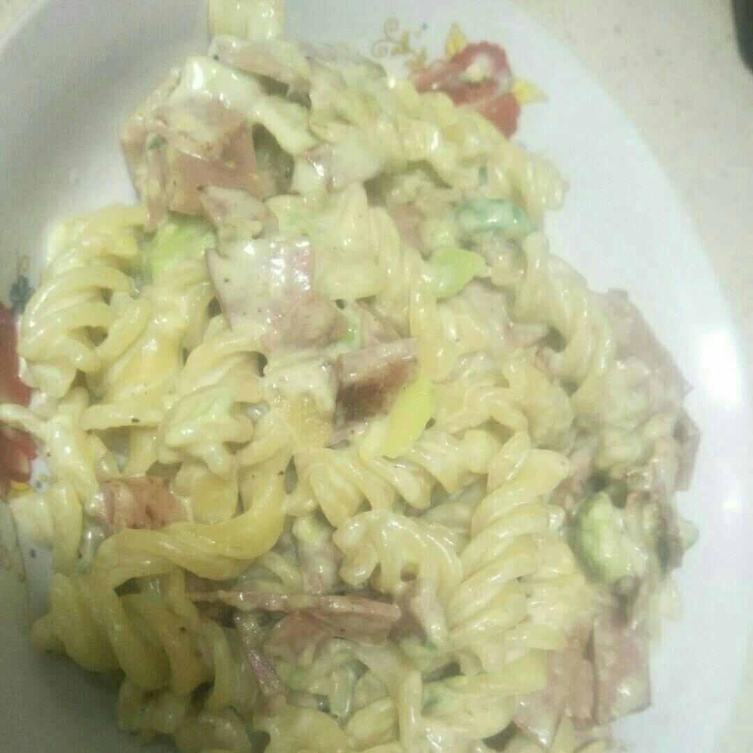 小清新牛油果火腿意面
