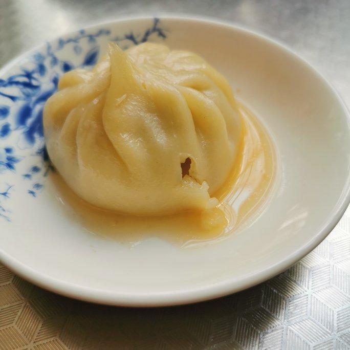 小笼包：一口爆汁！