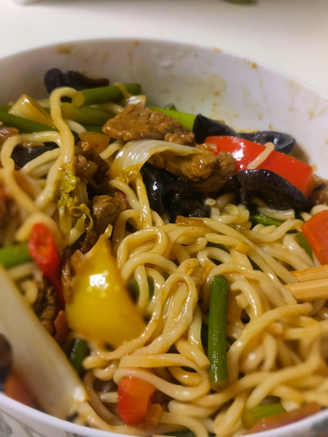 新疆过油肉拌面