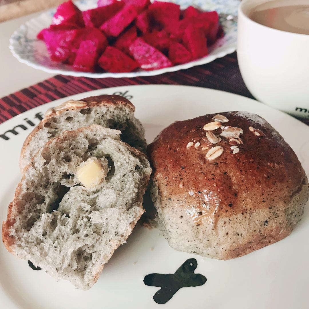 黑芝麻餐包~面包界的黑美人