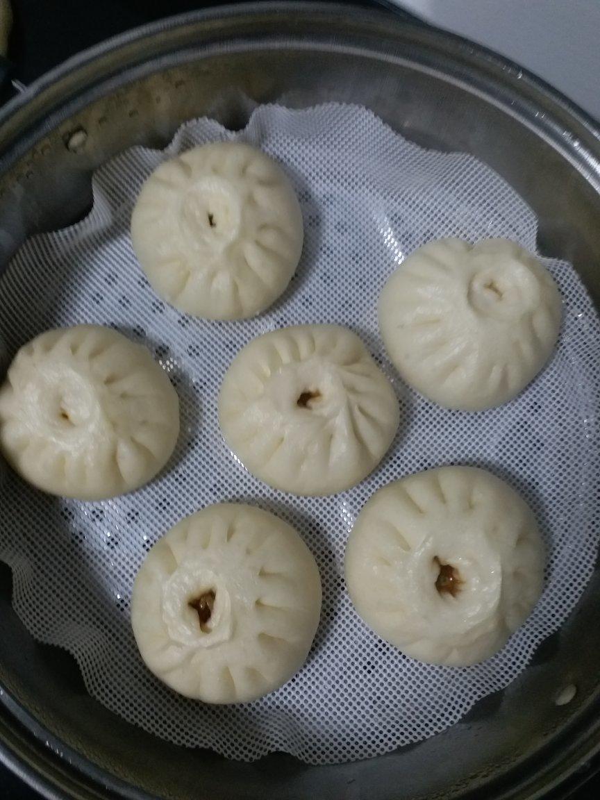 松软多汁的肉包子