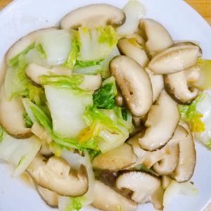 素食主义♨香菇炒黄白菜的做法 步骤5