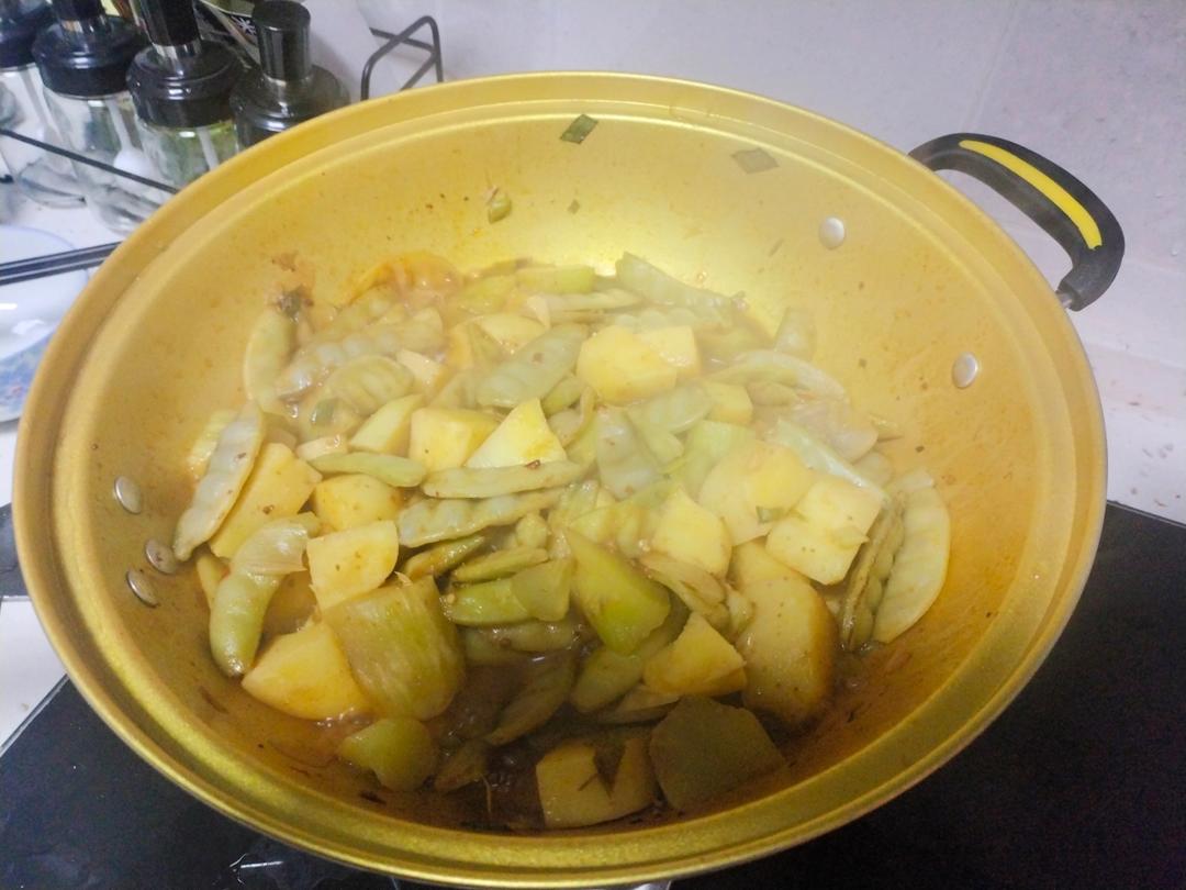 家常土豆炖豆角