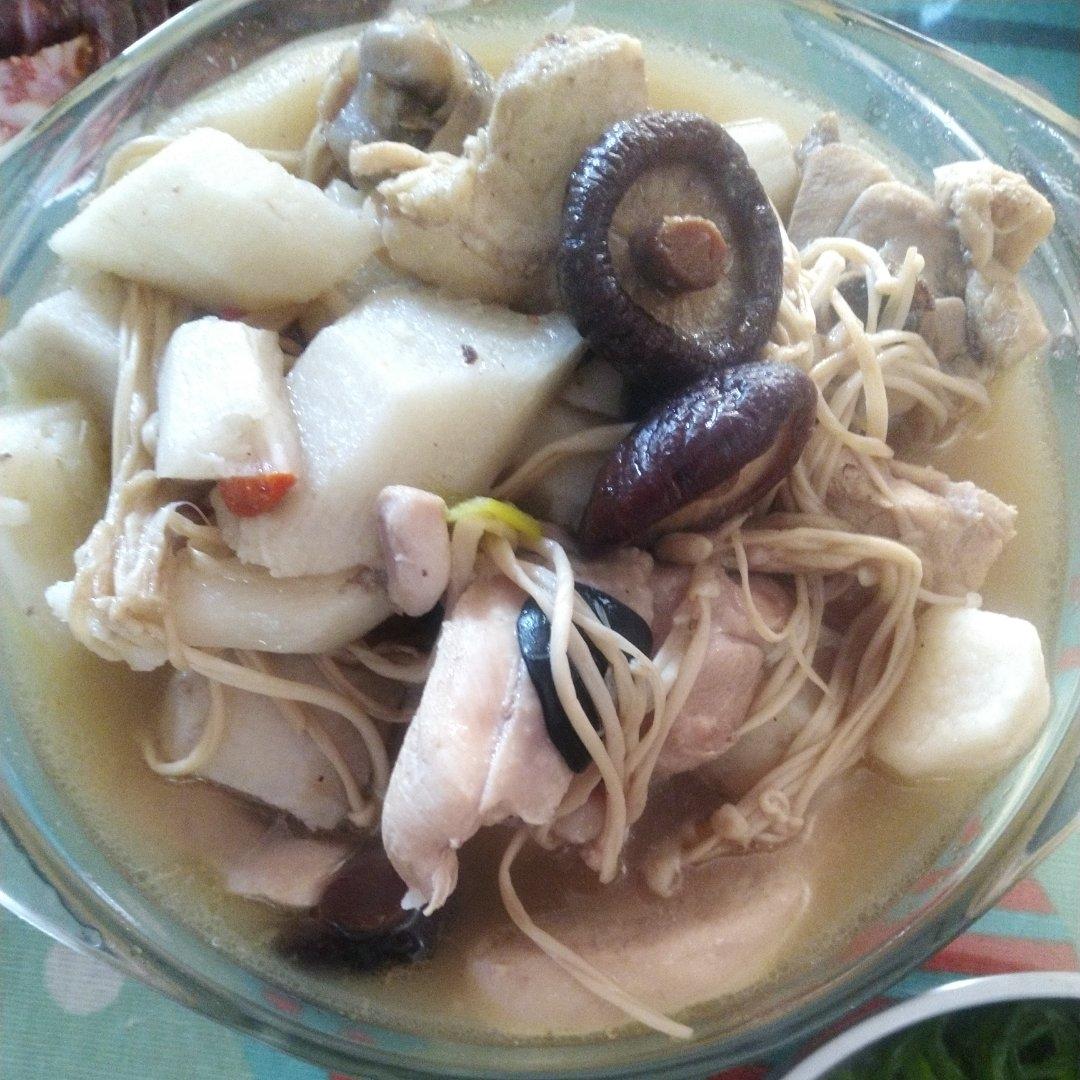 滋阴补血～香菇山药乌鸡汤