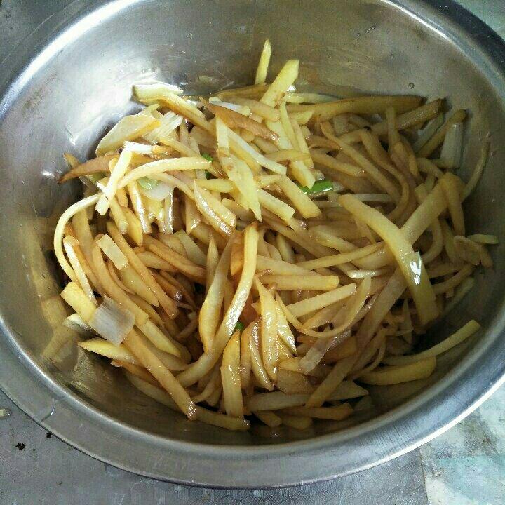 厨师长教你：“炝炒土豆丝”的家常做法，口感爽脆