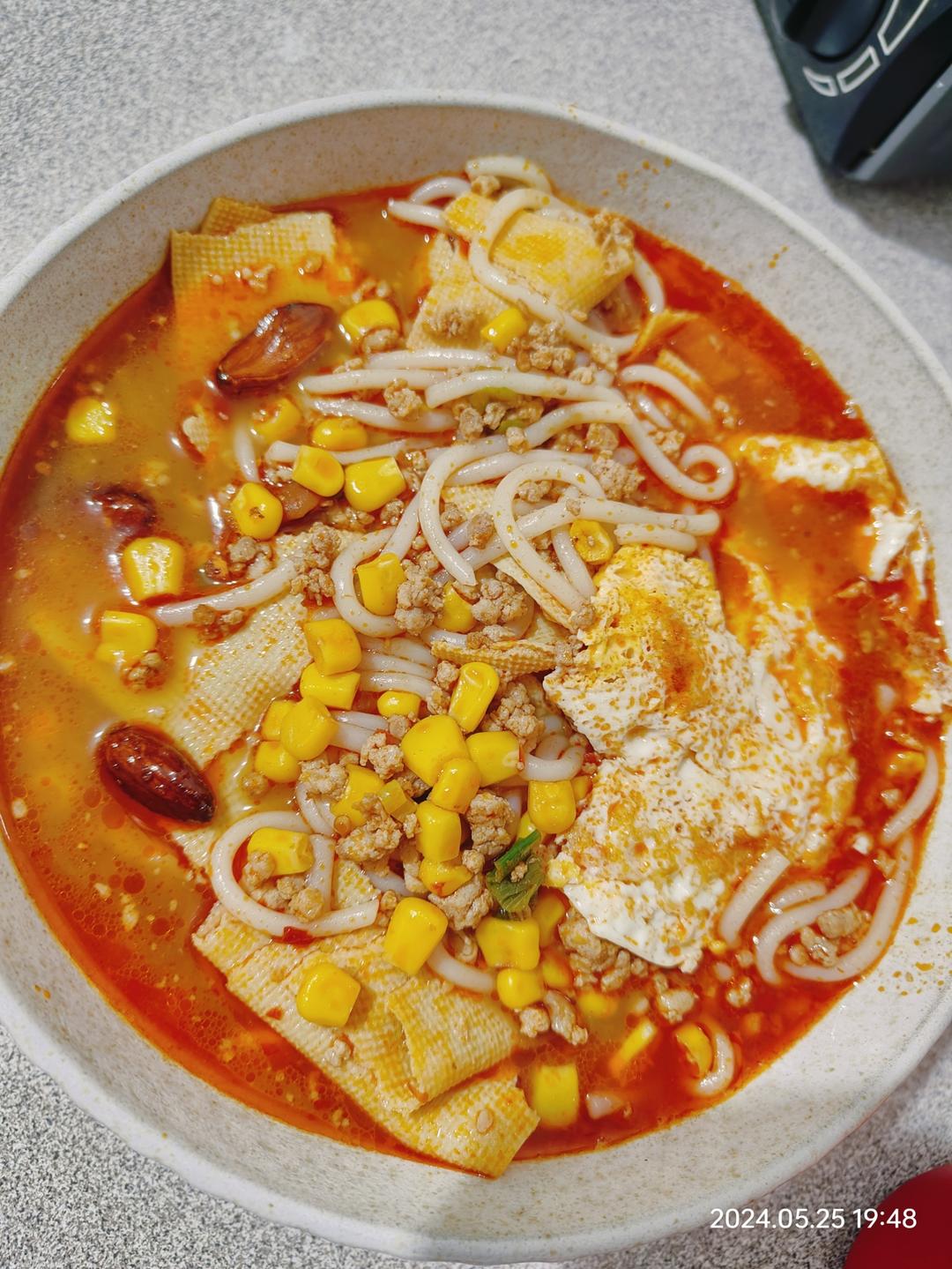 简单快手超香肉沫米线谁还不会！