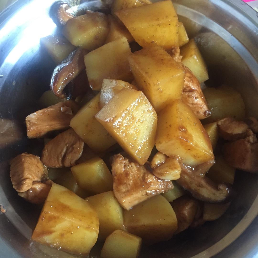 鸡胸肉炖土豆