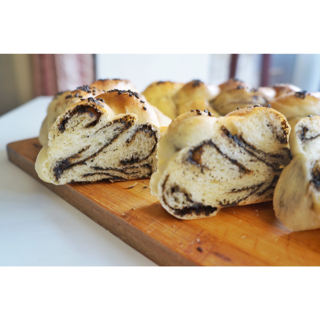 黑芝麻辫子面包