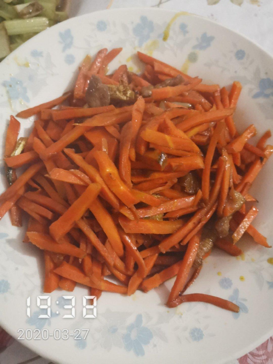 胡萝卜鸡肉粗条炒