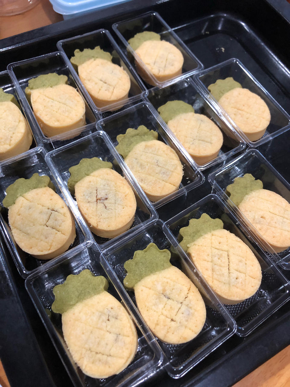 可爱菠萝造型的凤梨酥