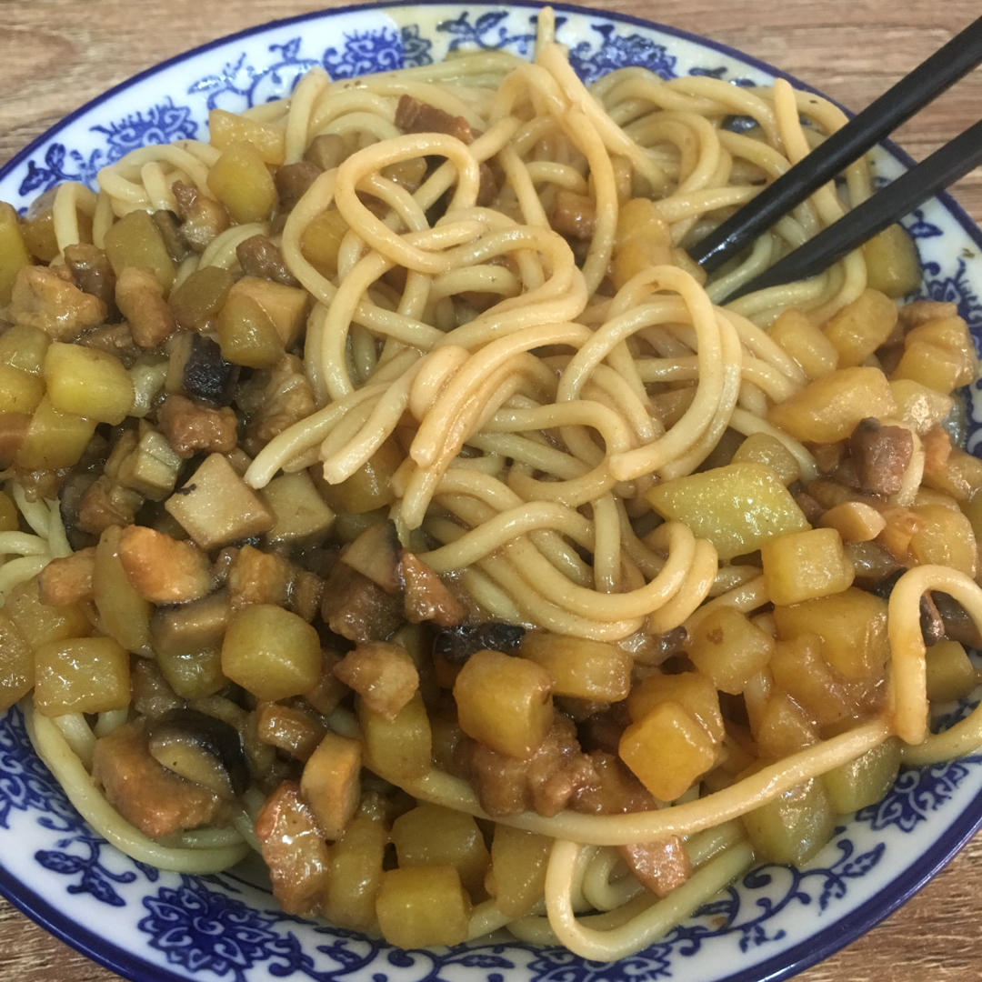 小林咋做的土豆肉丁卤面条卤