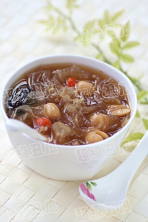 莲子红枣银耳羹