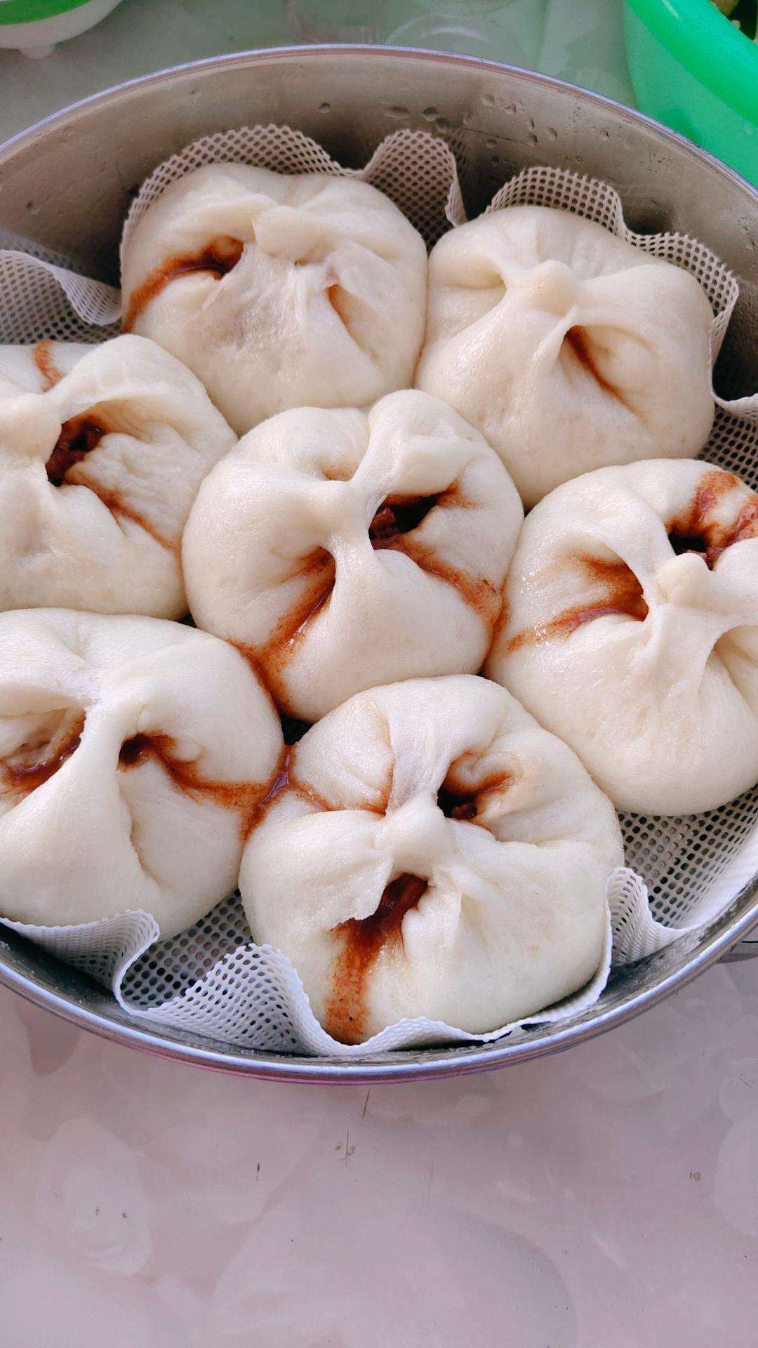 云朵般松软爆浆蜜汁叉烧包