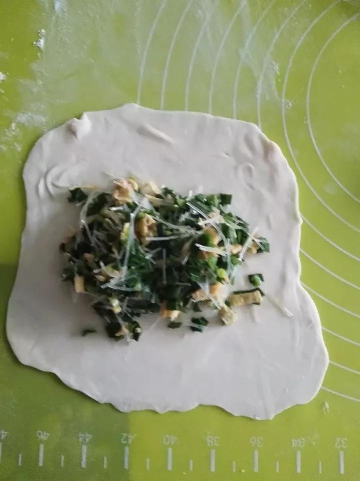 吹弹可破的韭菜盒子