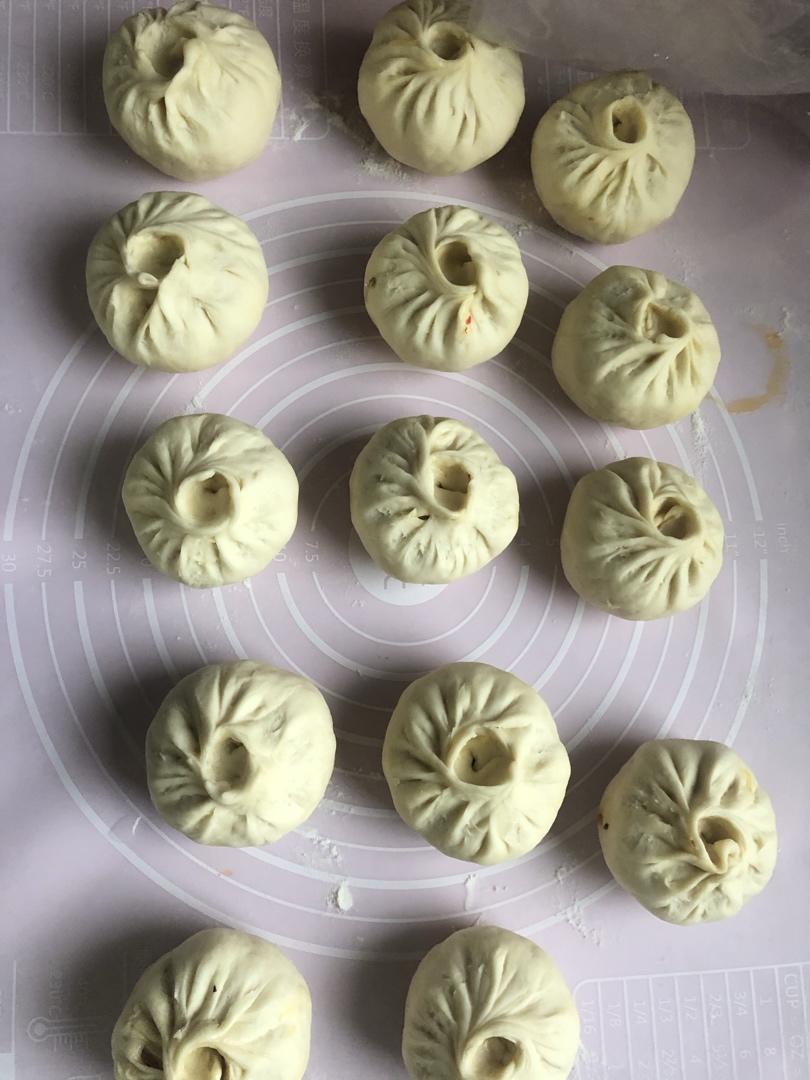 松软多汁的肉包子