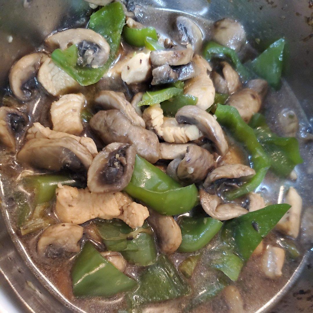 不放味精、盐，有点蒜香味的蚝油口蘑