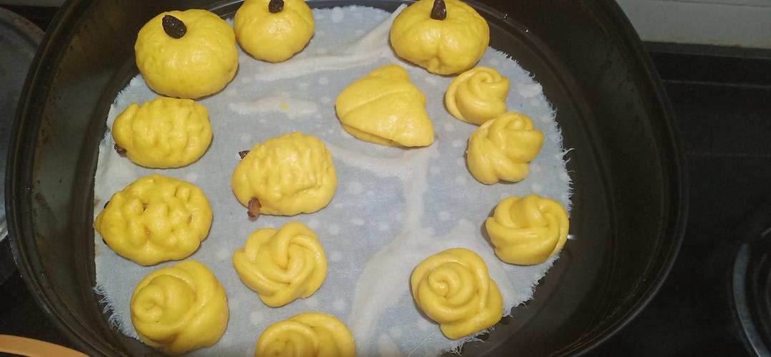 可以给宝宝当辅食的单纯版南瓜馒头，含玫瑰花、刺猬、南瓜造型馒头做法