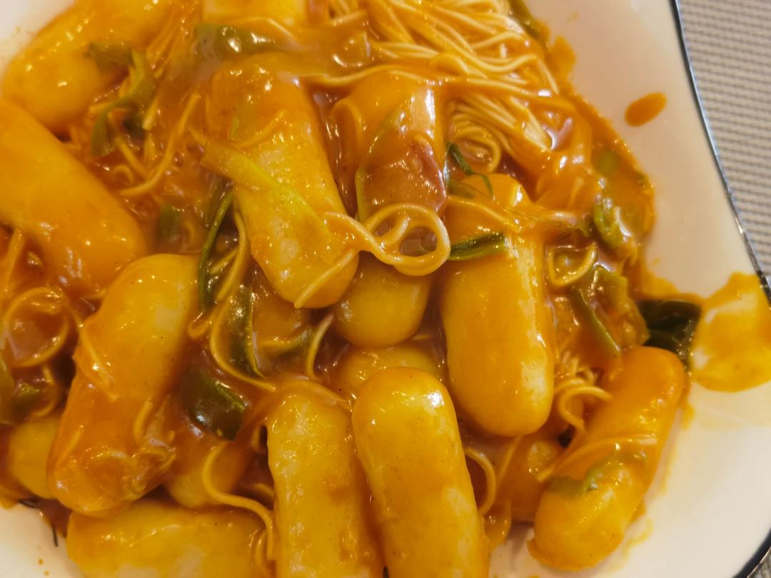 芝士拉面炒年糕—韩国街边美食改良版