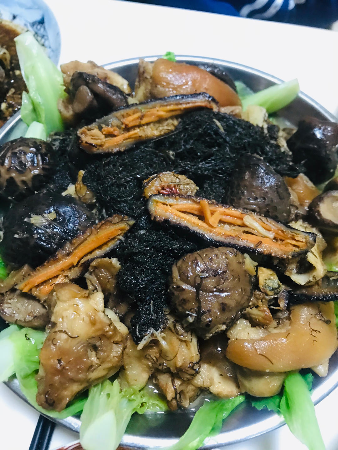 冬菇蚝豉焖猪手