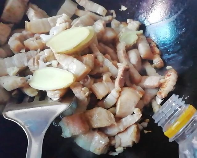 「超级好吃」海带扣五花肉炖土豆的做法 步骤5