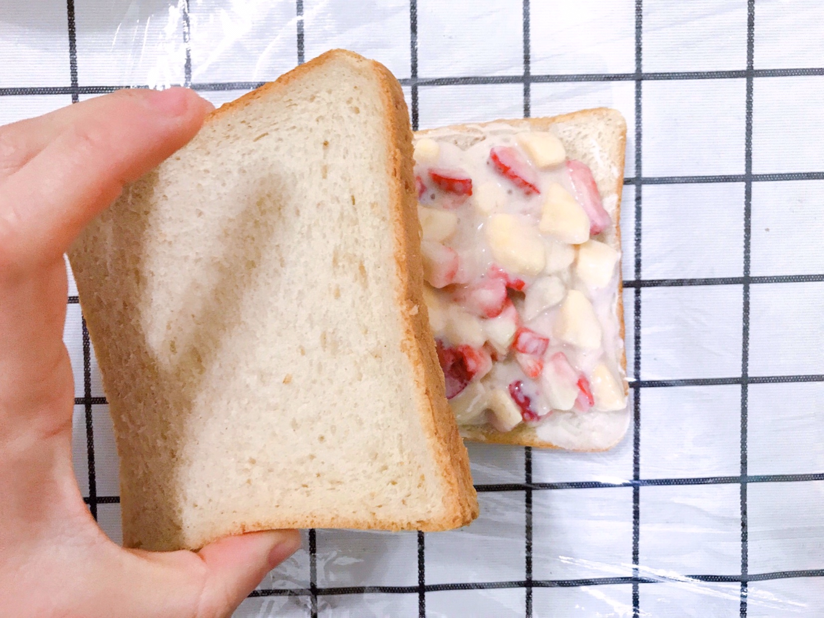 🥪『颜值超高快手减肥餐』🍓酸奶草莓三明治的做法 步骤7