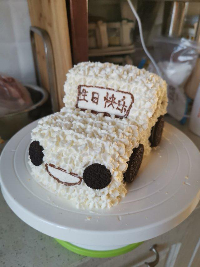 手机用户3386_g18s做的汽车生日蛋糕