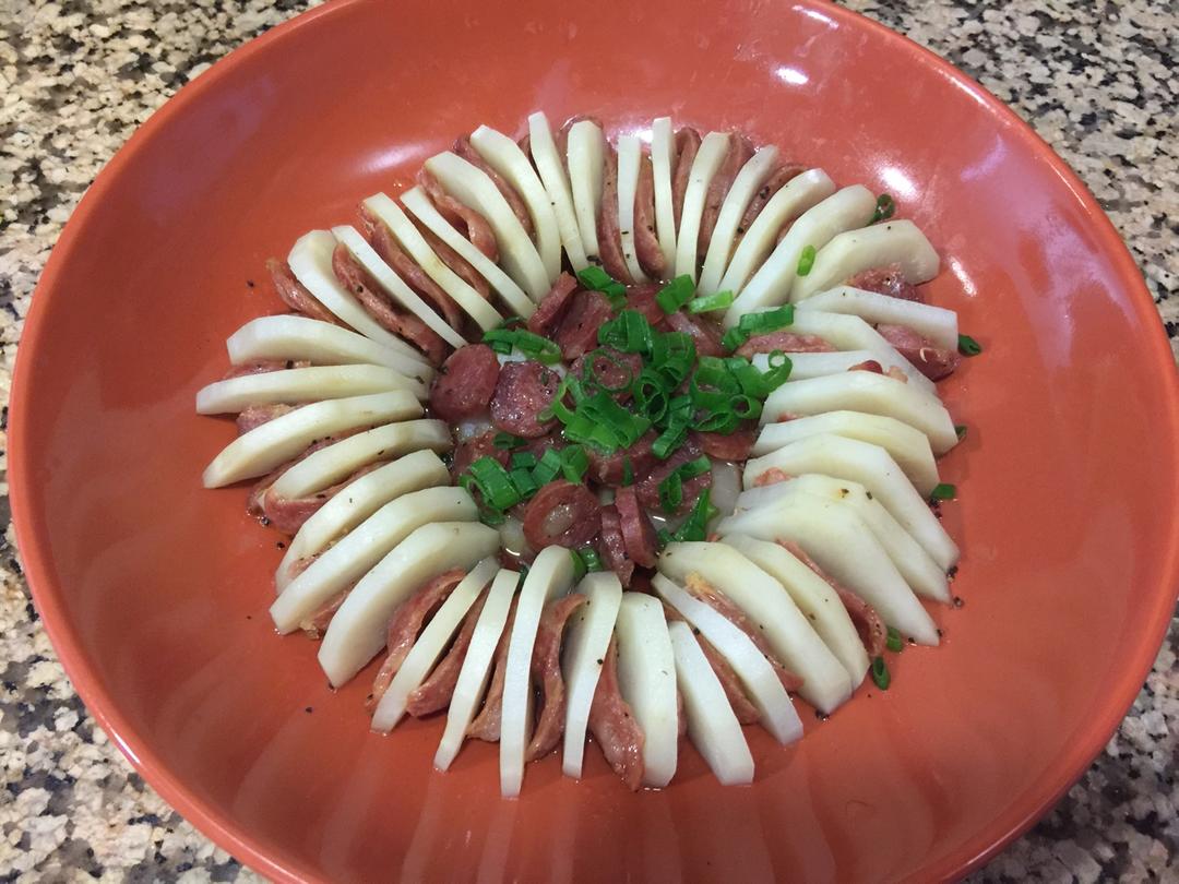 土豆蒸腊肠