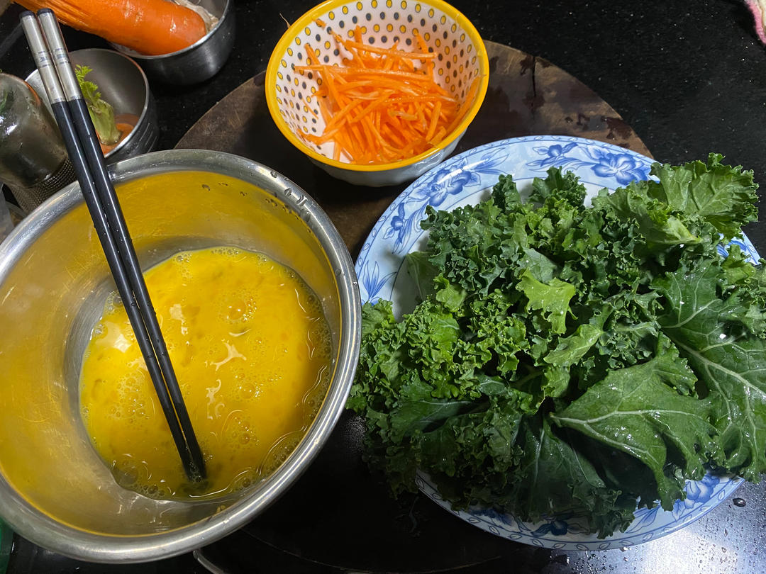 营养又美味的羽衣甘蓝胡萝卜煎鸡蛋